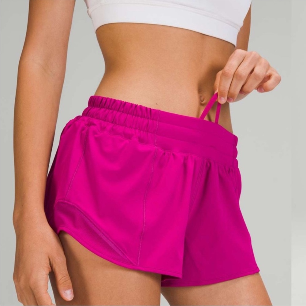 Lululemon Hotty Hot LR Shorts 2.5” Ripened Raspberry Size 12 NWT - Picture 3 of 10